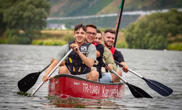 elka Azubis erleben Kanu-Tour auf der Mosel